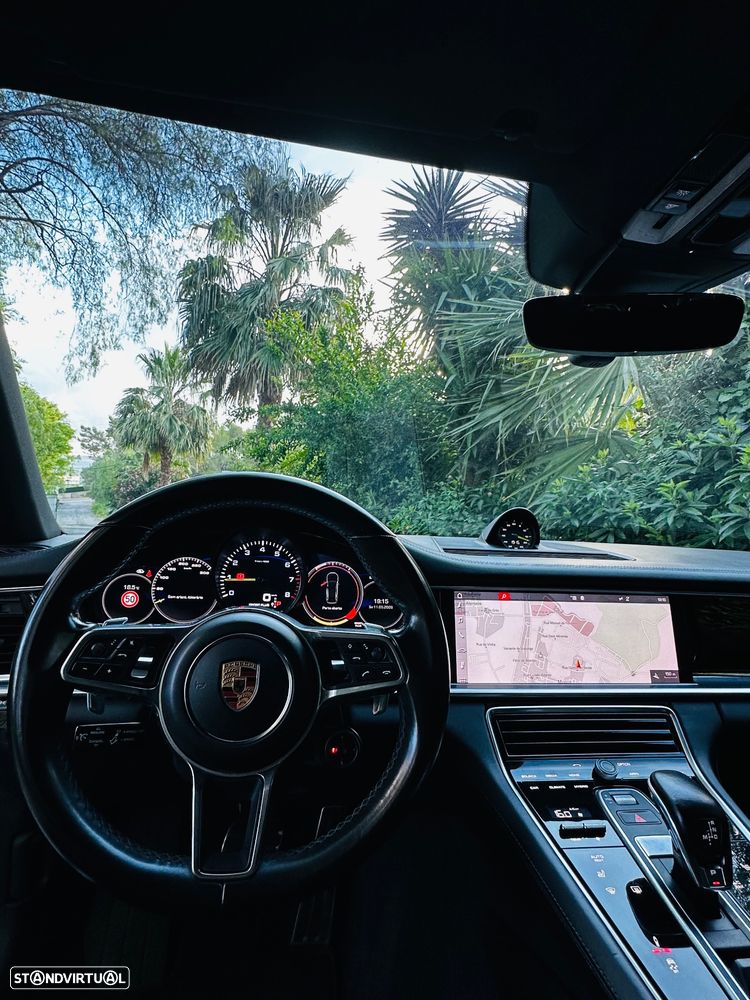 Porsche Panamera 4 E-Hybrid Edition 10 Anos - 32