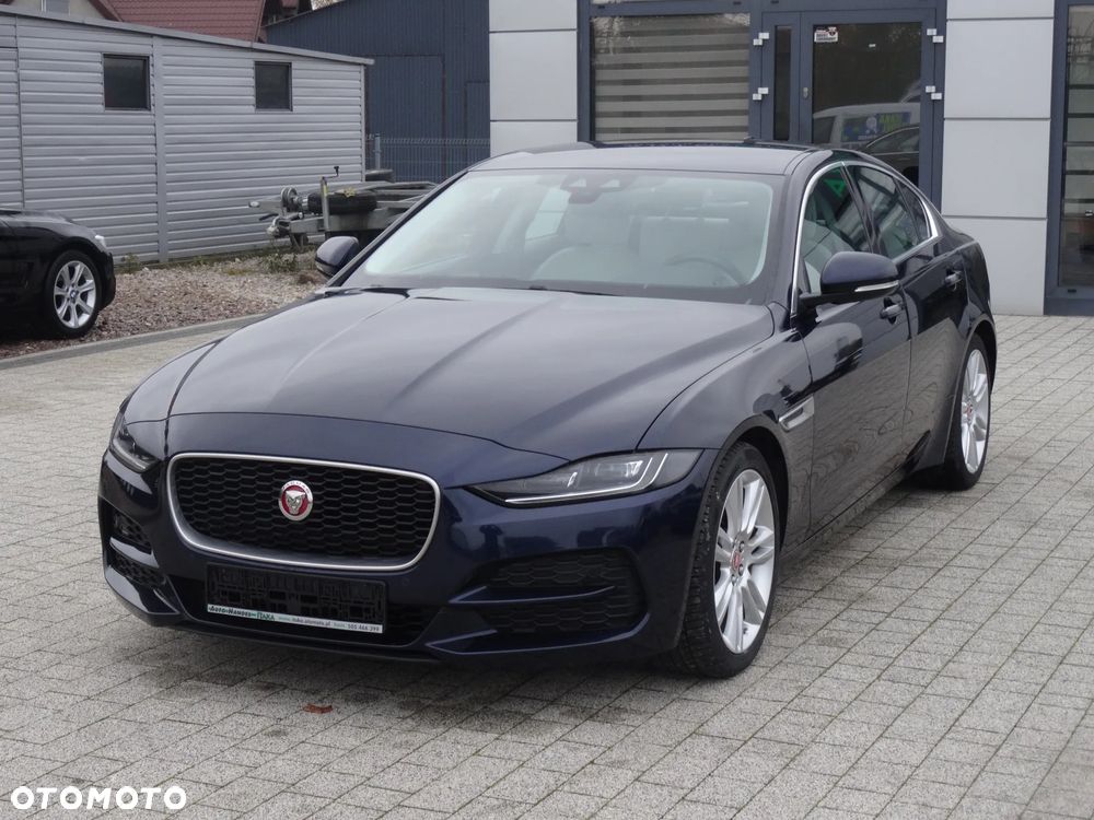Jaguar XE 2.0 D180 R-Dynamic SE - 5