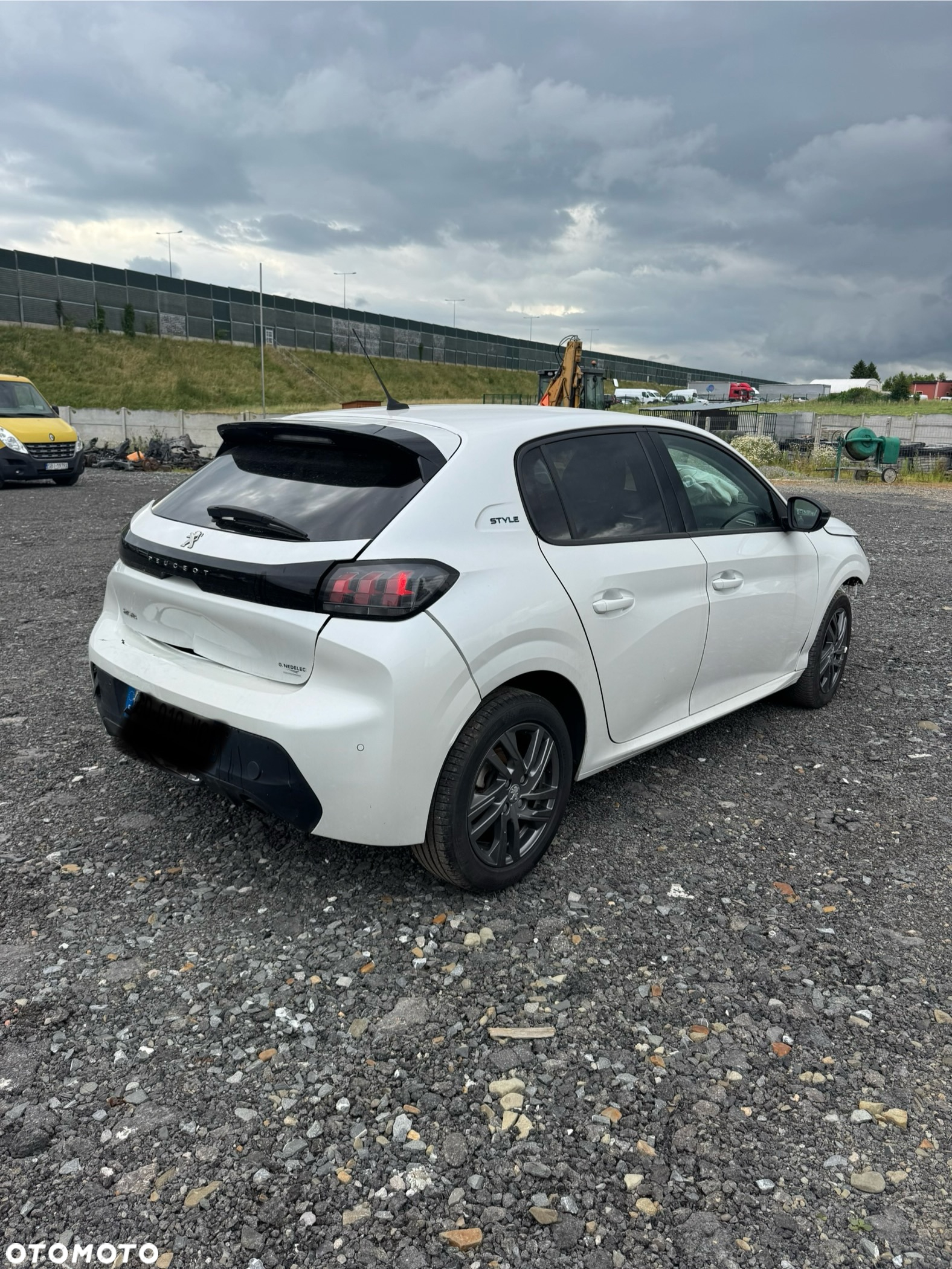 Peugeot 208 - 4