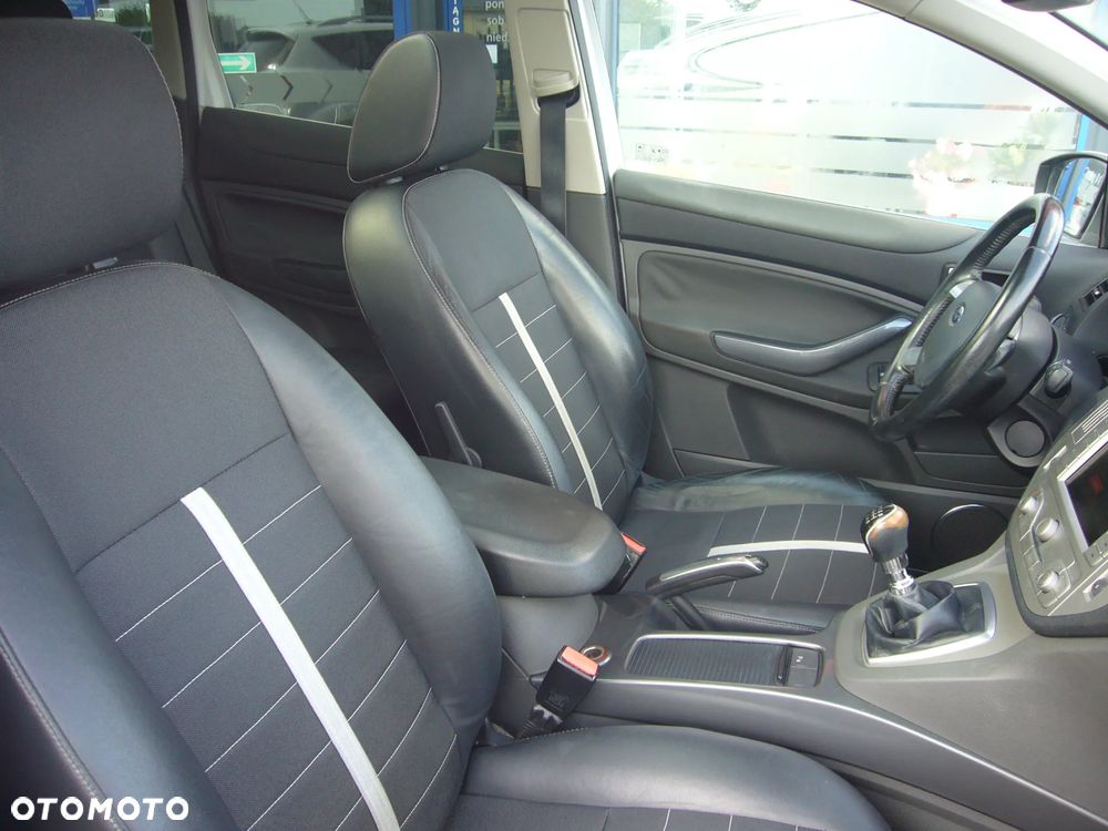 Ford Kuga 2.0 TDCi 2x4 Titanium - 19
