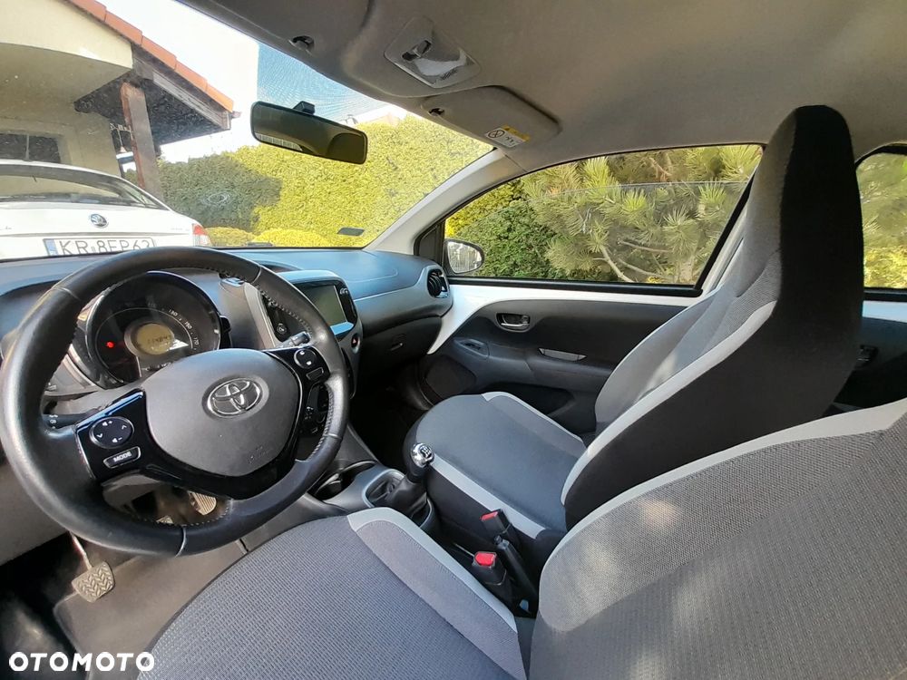 Toyota Aygo x-play - 30