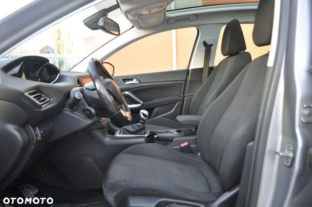 Peugeot 308 125 THP Allure - 8