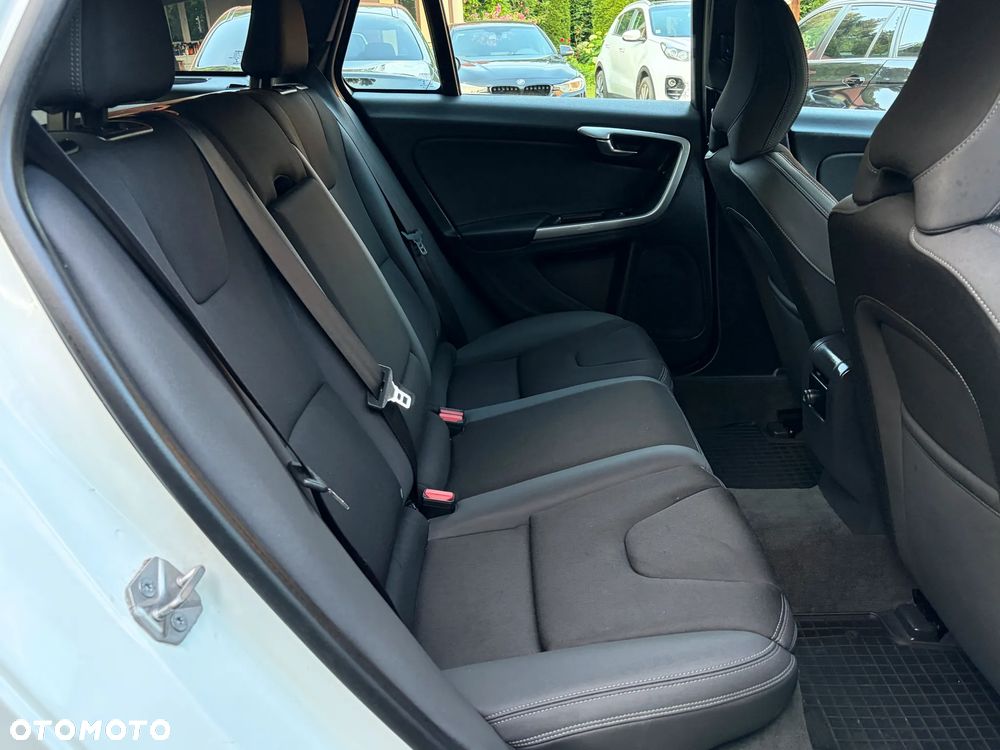 Volvo V60 D3 Momentum - 8