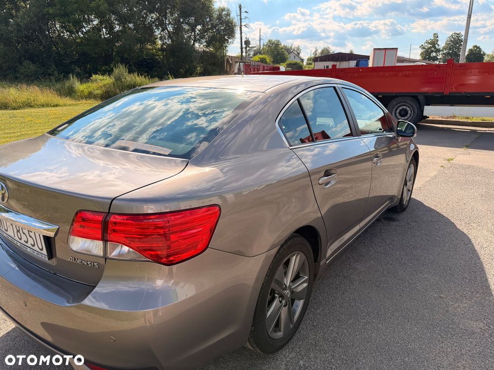Toyota Avensis 2.0 Premium MS - 21