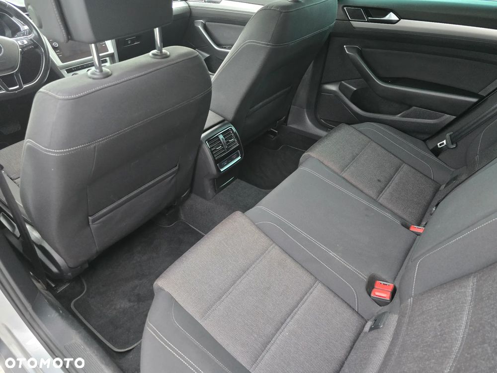 Volkswagen Passat - 15