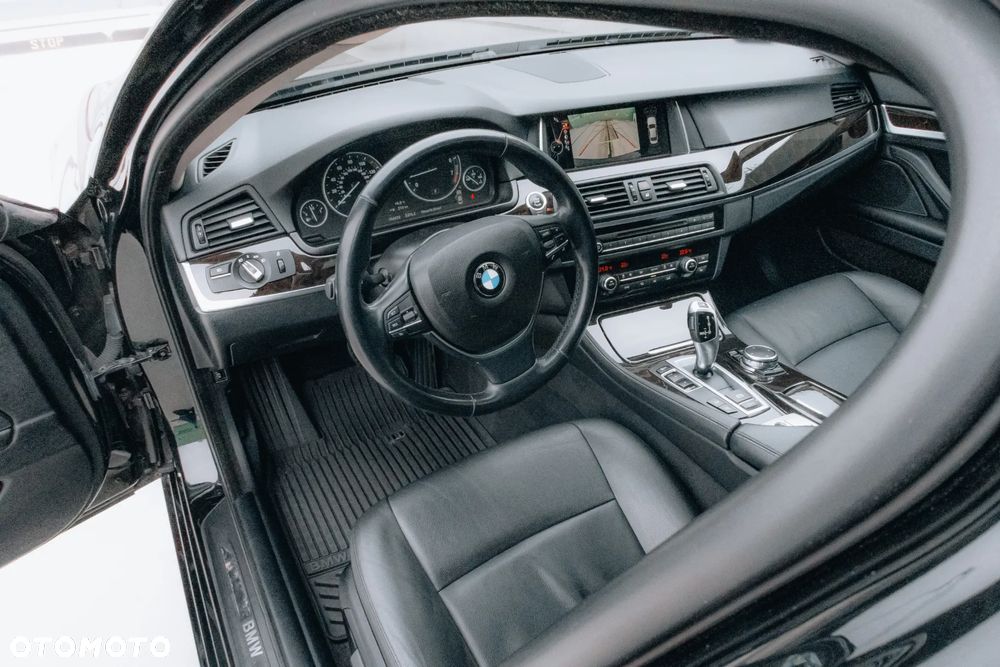 BMW Seria 5 528i xDrive - 12