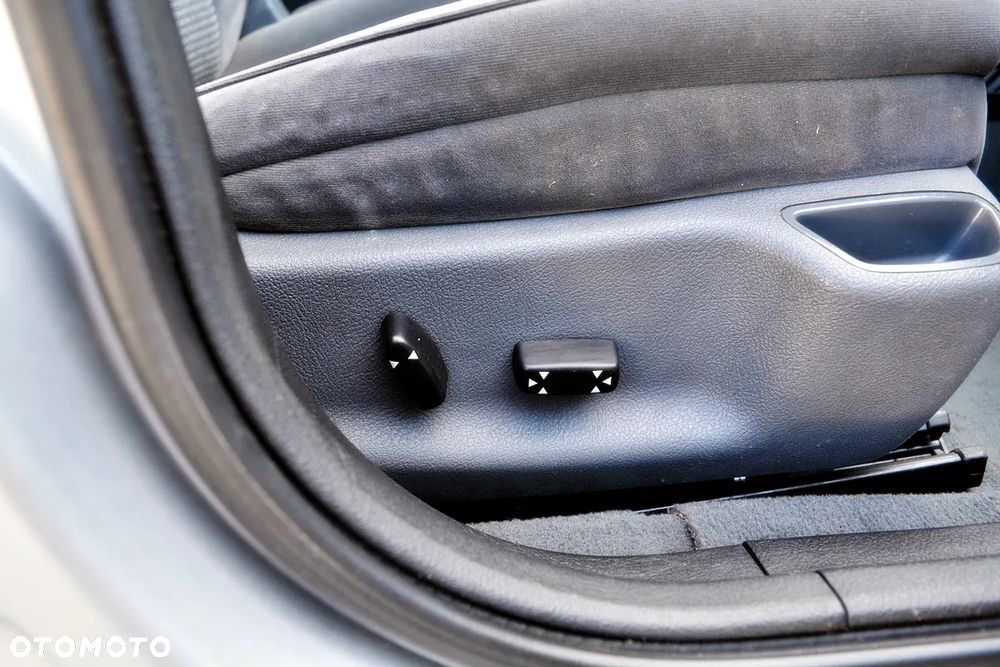 Peugeot 407 HDi 135 Automatik JBL - 23