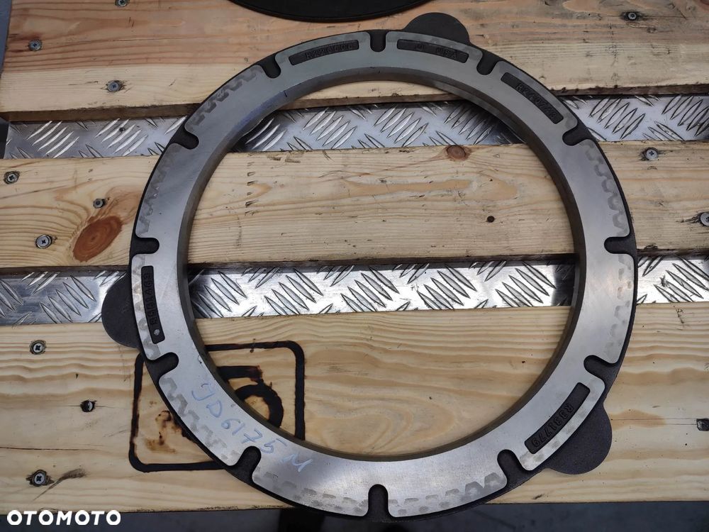 Hamulce John Deere 6175M (RE324245-32919) - 5