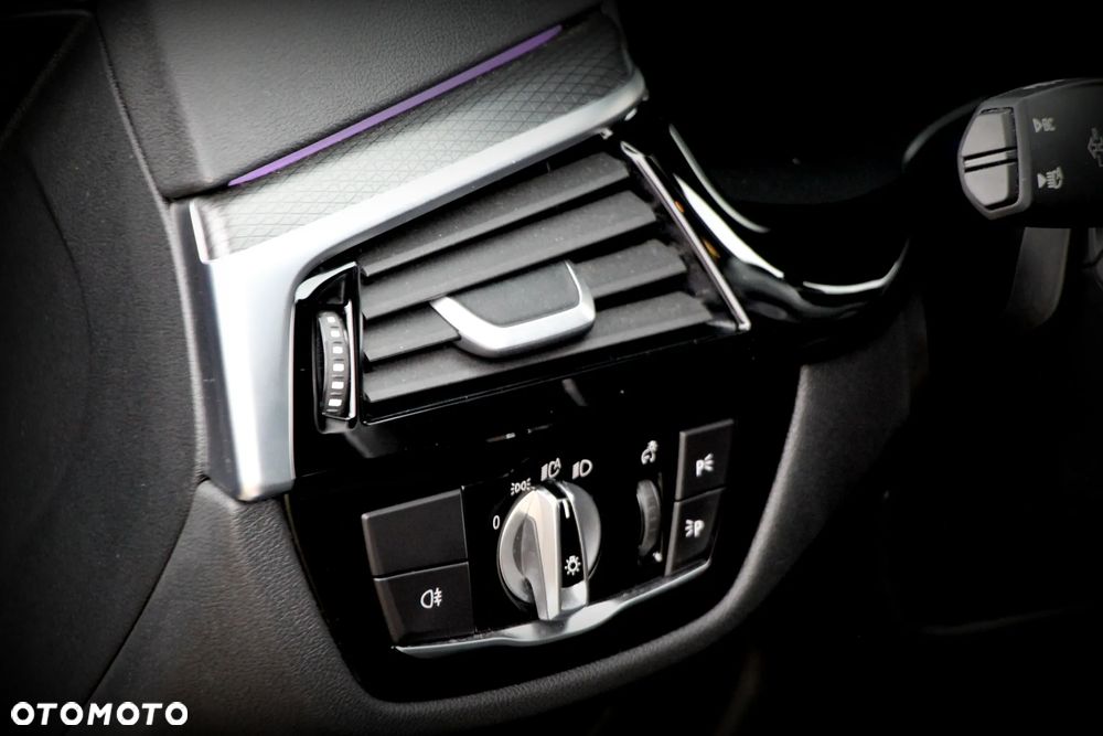 BMW Seria 5 530e xDrive M Sport sport - 22