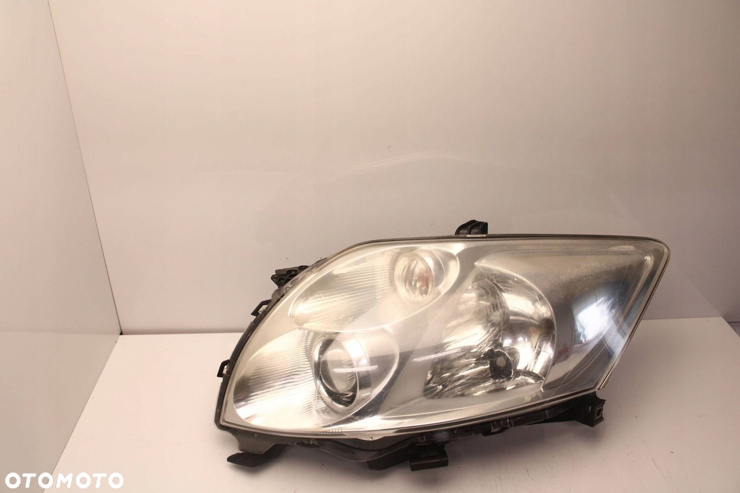 TOYOTA AURIS I 06R- REFLEKTOR LEWY LAMPA LEWA PRZEDNIA PRZÓD - 1