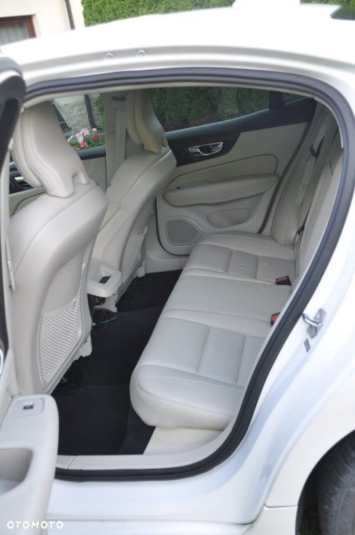 Volvo S60 T5 Drive-E Momentum - 10