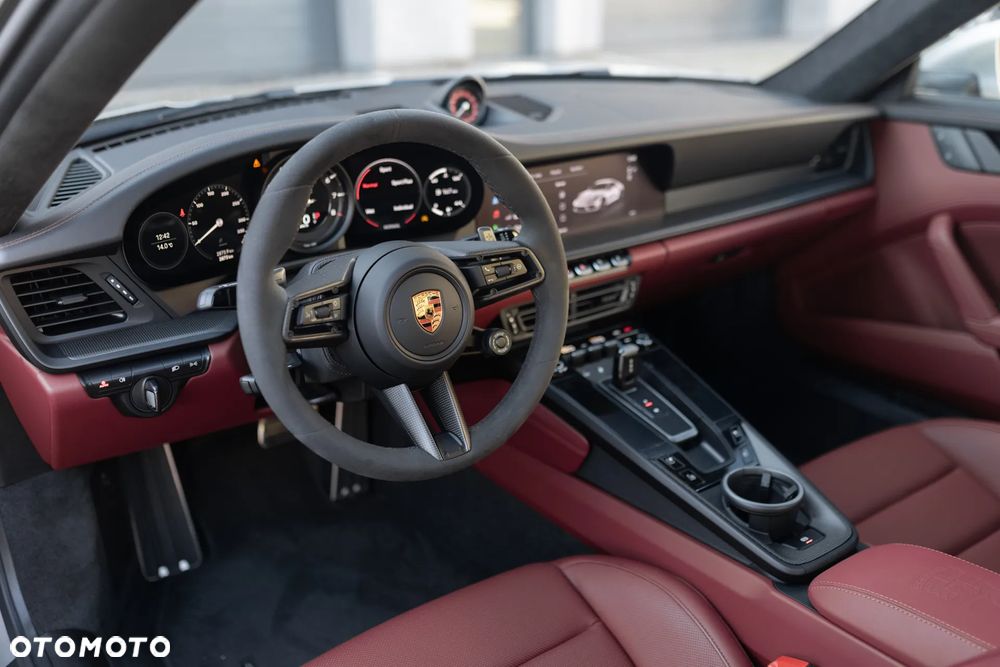 Porsche 911 Carrera GTS - 15