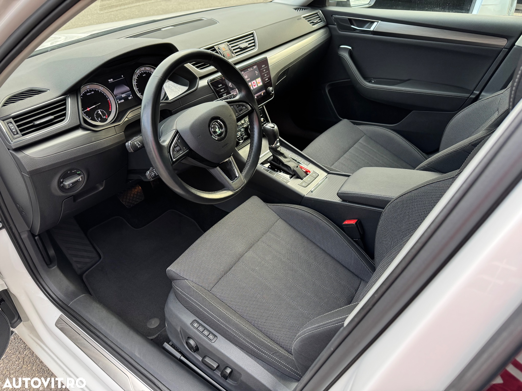 Skoda Superb Combi 2.0 TDI DSG Style - 24