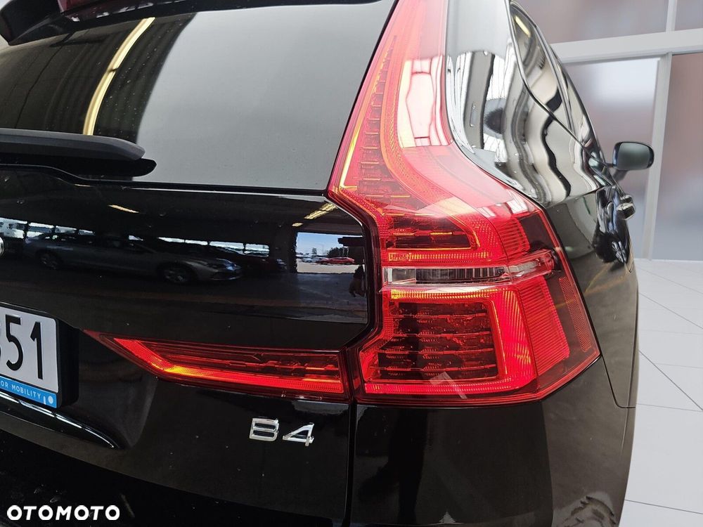 Volvo XC 60 B4 B Plus Dark - 29