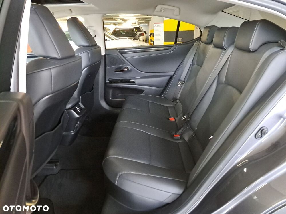 Lexus ES 300h Business Edition - 14