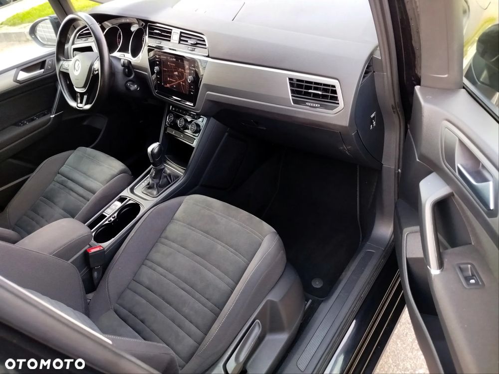 Volkswagen Touran - 11