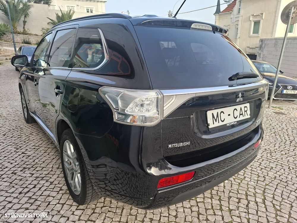 Mitsubishi Outlander - 4