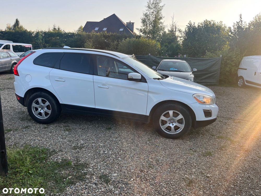 Volvo XC 60 DRIVe R-Design - 4