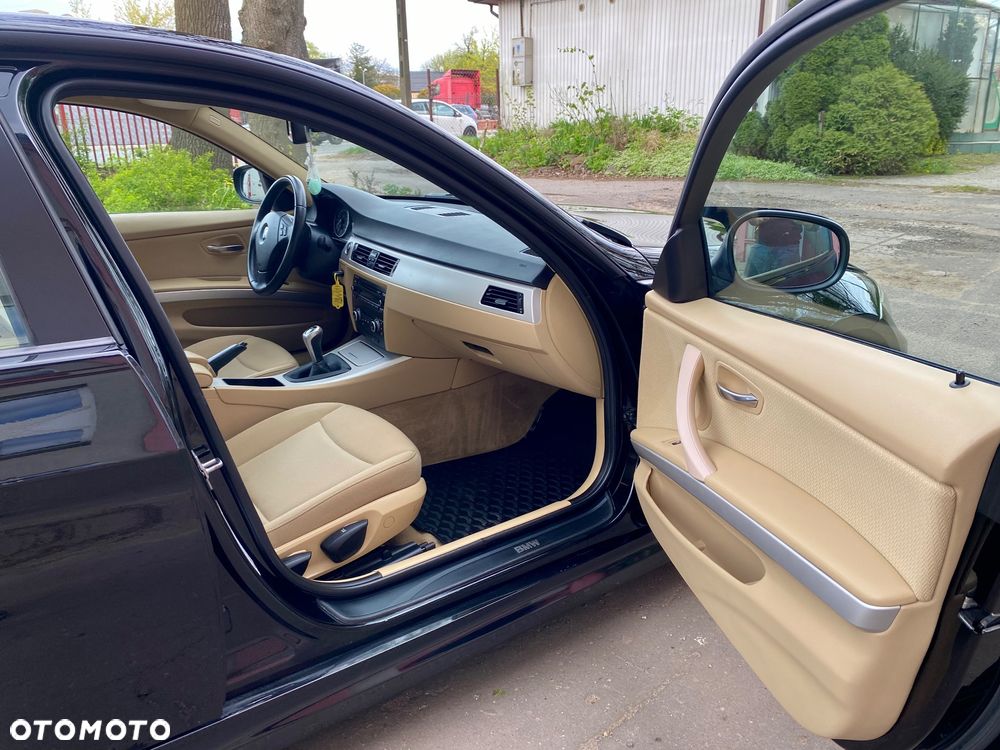 BMW Seria 3 320d - 24