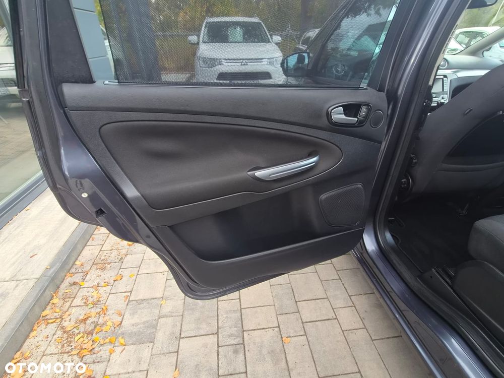 Ford S-Max 2.0 Titanium - 31