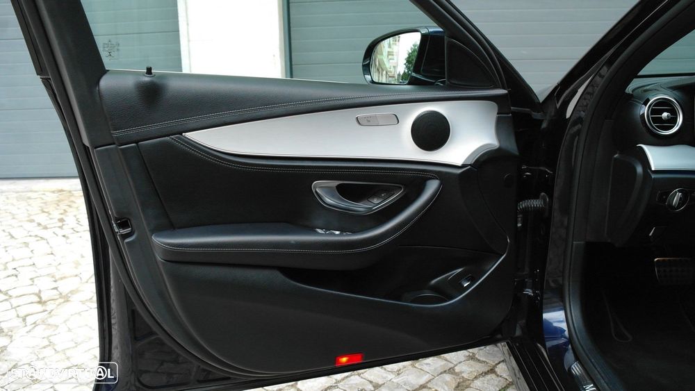 Mercedes-Benz E 300 de AMG Line - 38