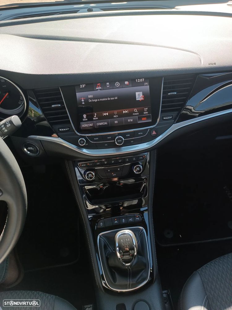 Opel Astra Sports Tourer - 12