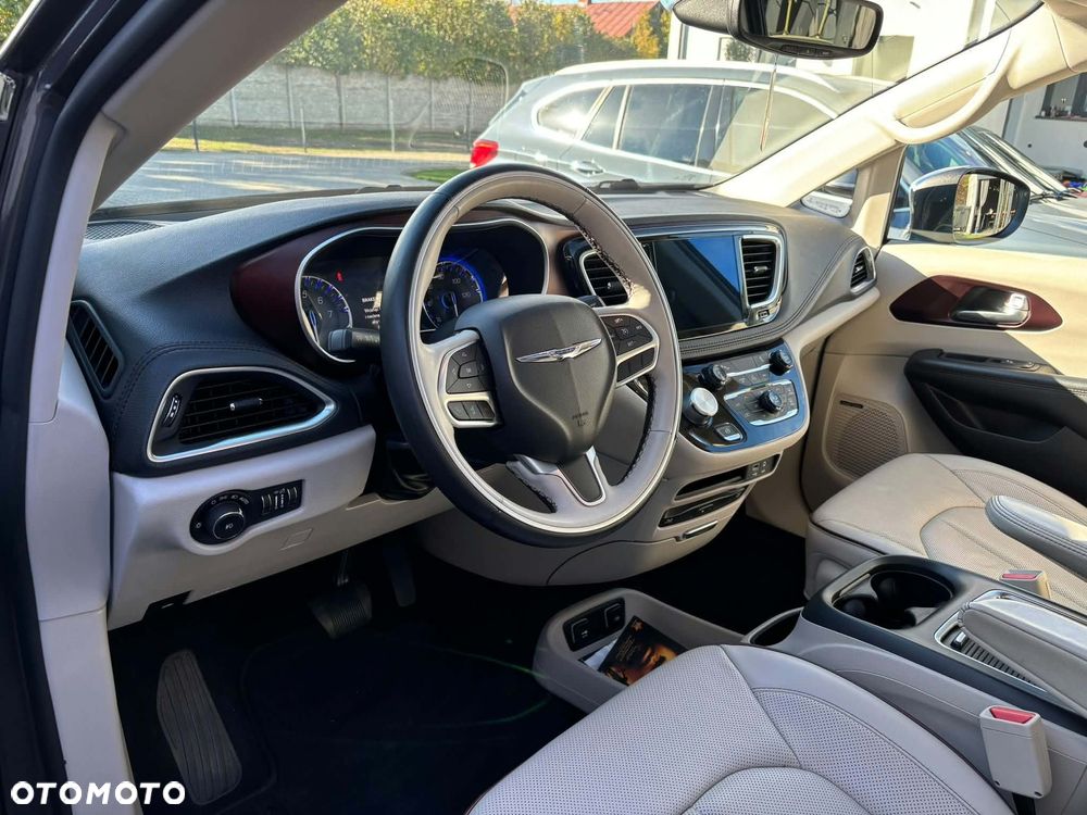 Chrysler Pacifica 2017 photo 5