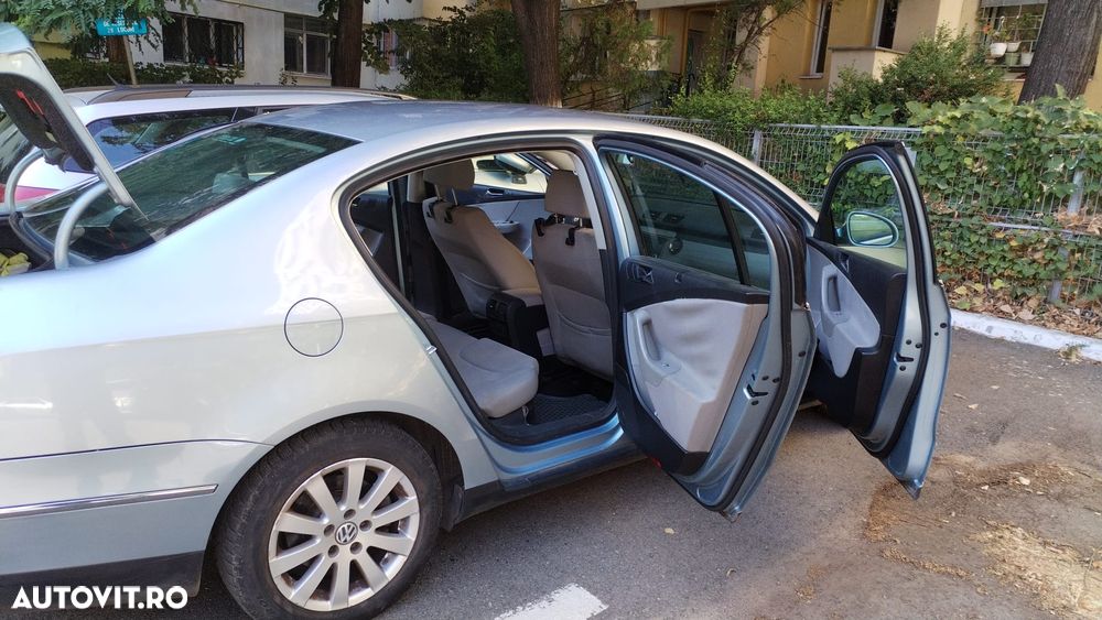 Volkswagen Passat 1.6 FSI Comfortline - 1