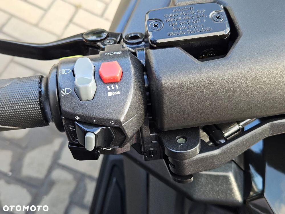 Kymco AK 550 - 11