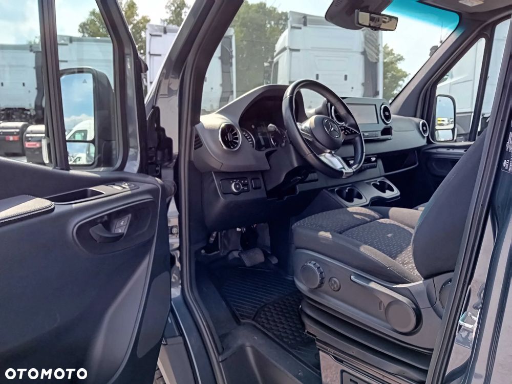 Mercedes-Benz Sprinter - 11