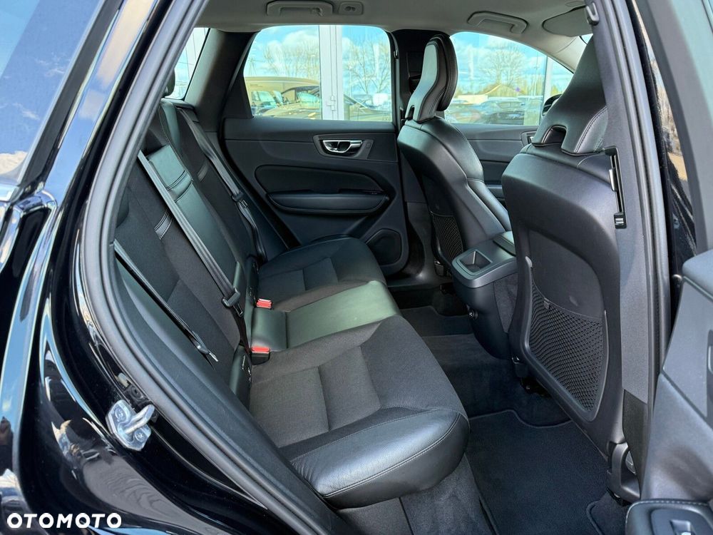 Volvo XC 60 T4 Momentum Pro - 14