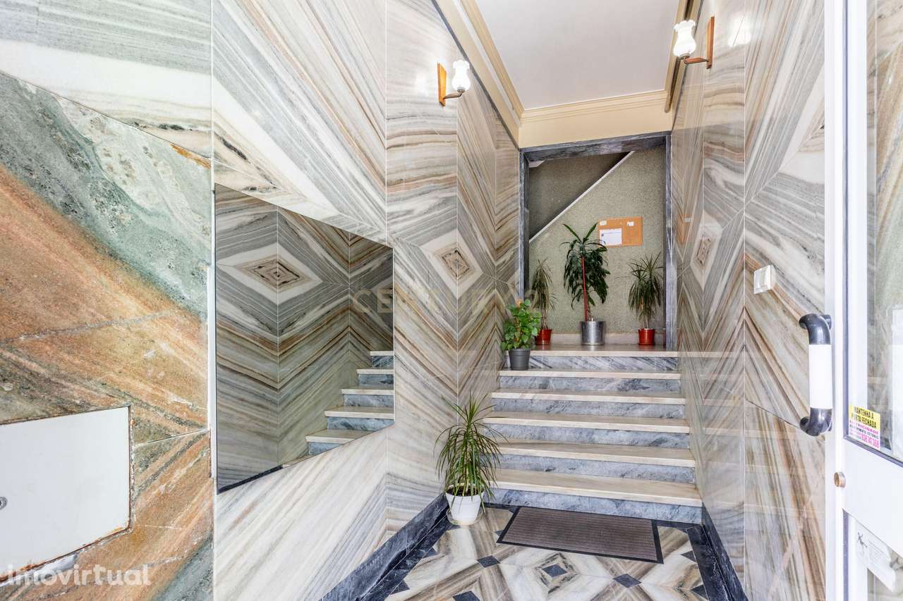 Apartamento T2 remodelado em Sacavém - Grande imagem: 2/16