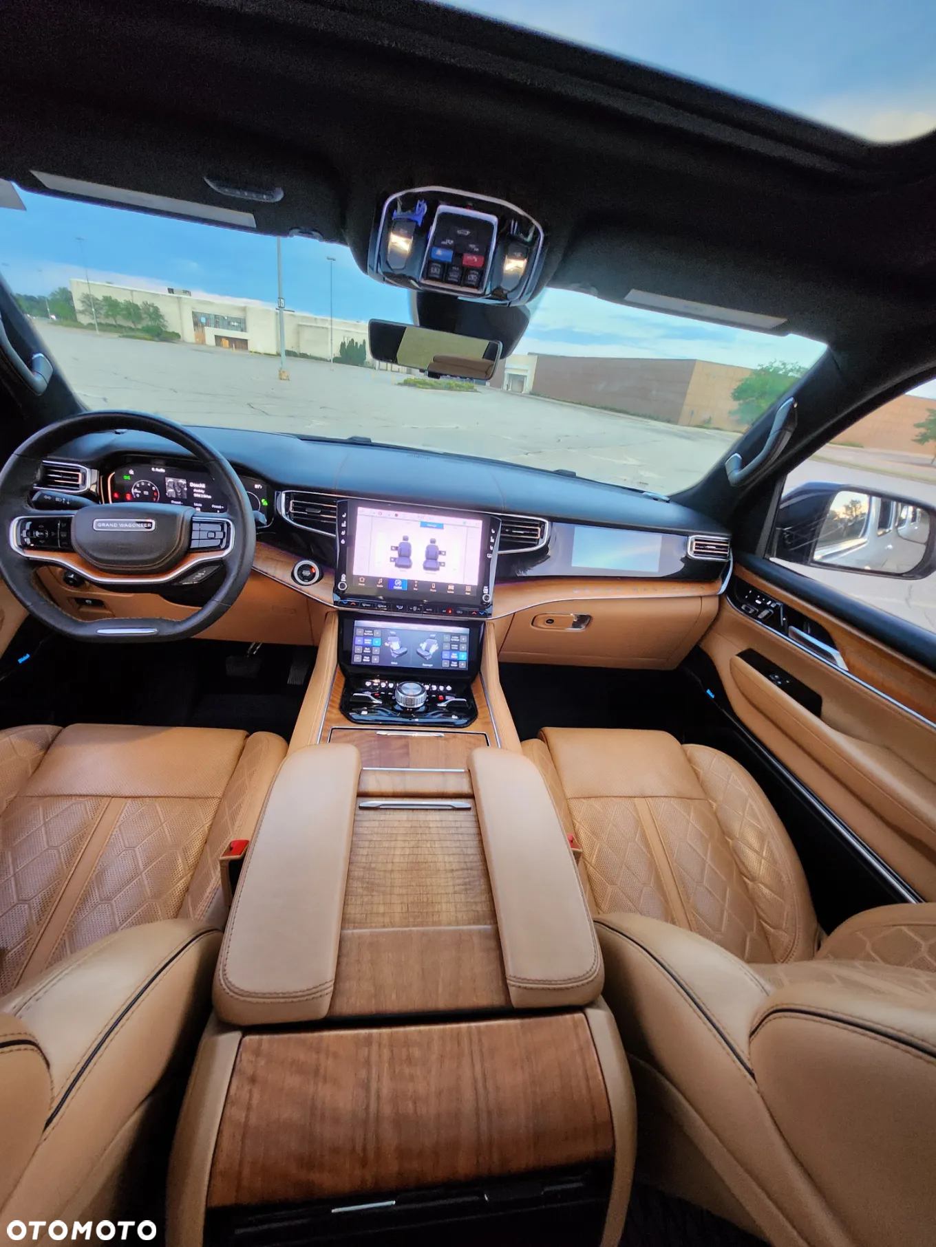 Jeep Grand Wagoneer - 18