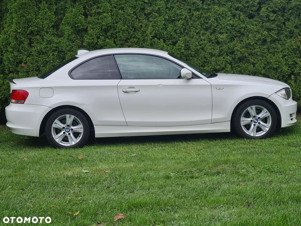 BMW 120I 2011 photo 4
