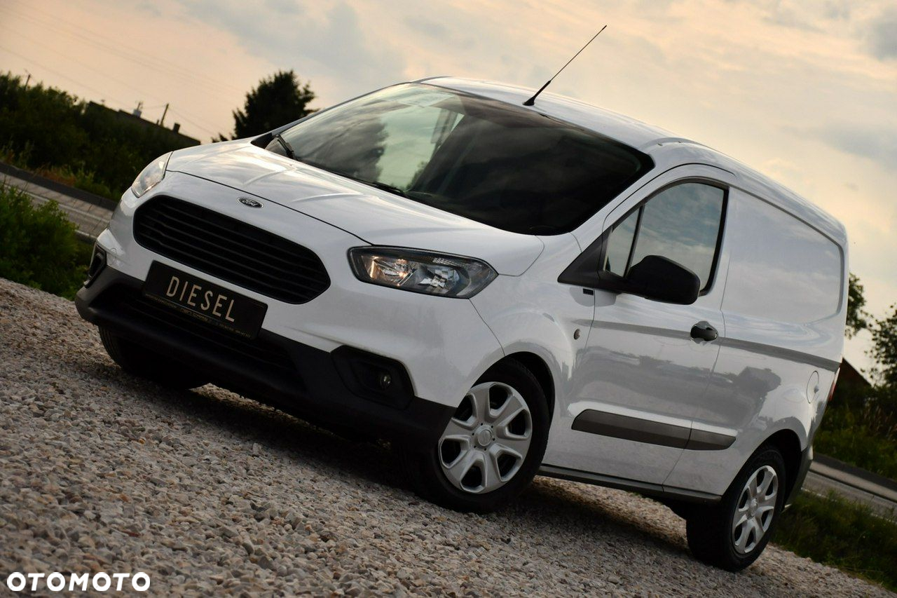 Ford Transit Courier - 10