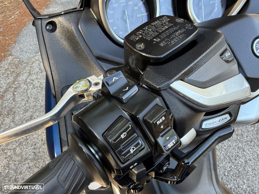 Yamaha TMAX 530 DX - 11