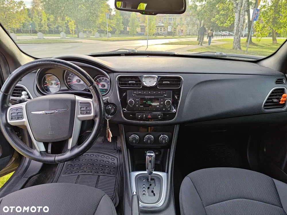 Chrysler 200 - 6
