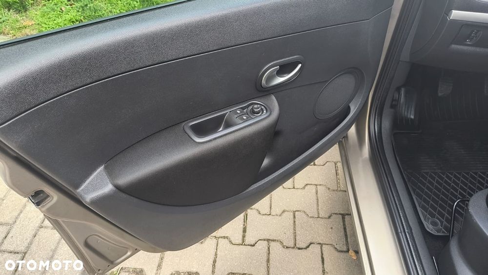 Renault Clio - 7