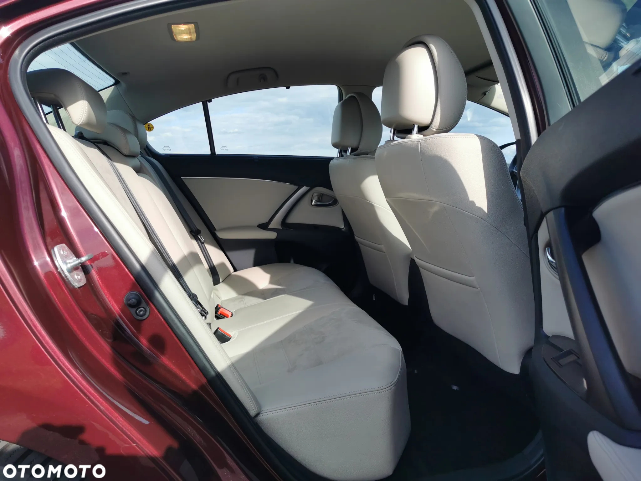 Toyota Avensis 2.0 Premium - 15