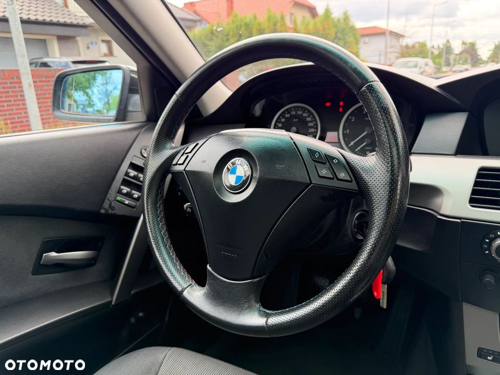 BMW Seria 5 523i - 33