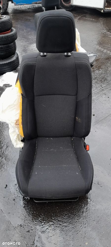 Fotel prawy Toyota RAV4 15-19r. LIFT !! Wystrzelone - 1