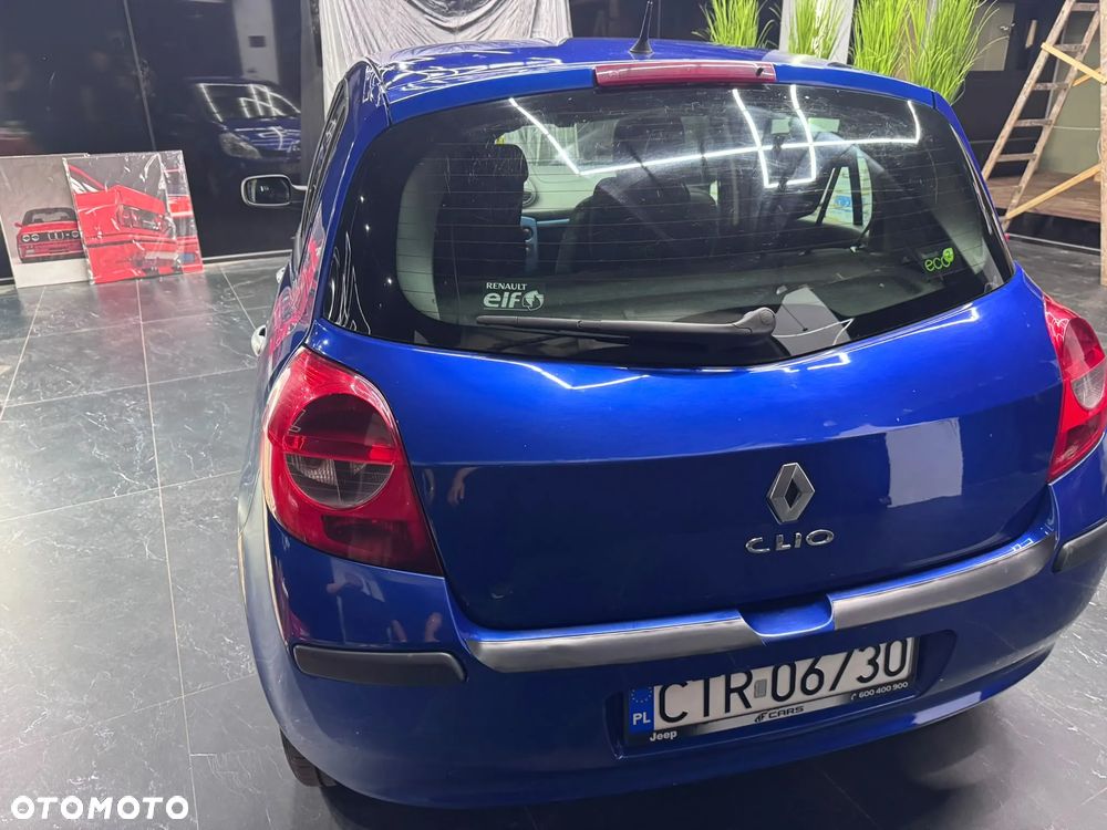 Renault Clio 1.2 16V Authentique - 17