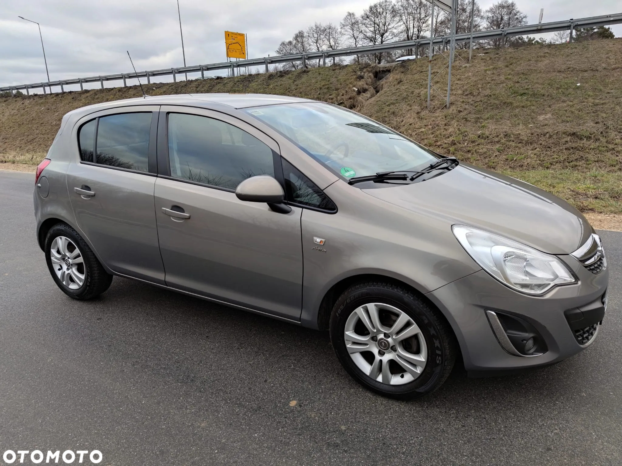 Opel Corsa 1.4 16V Color Edition - 2