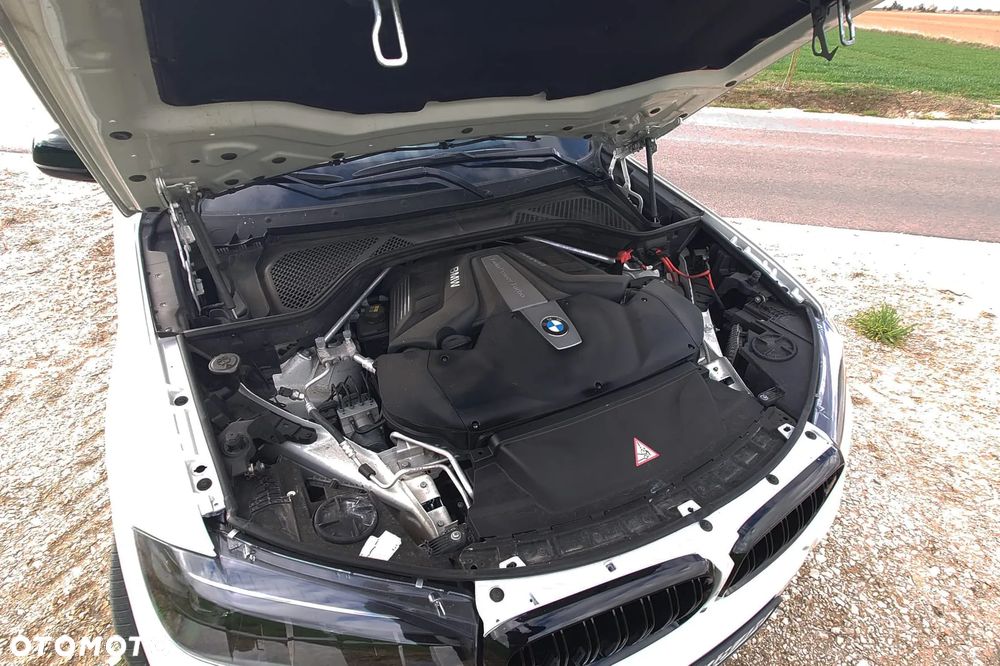 BMW X5 xDrive50i - 16