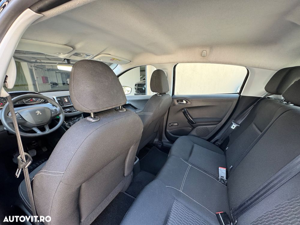 Peugeot 208 82 PureTech Style - 12