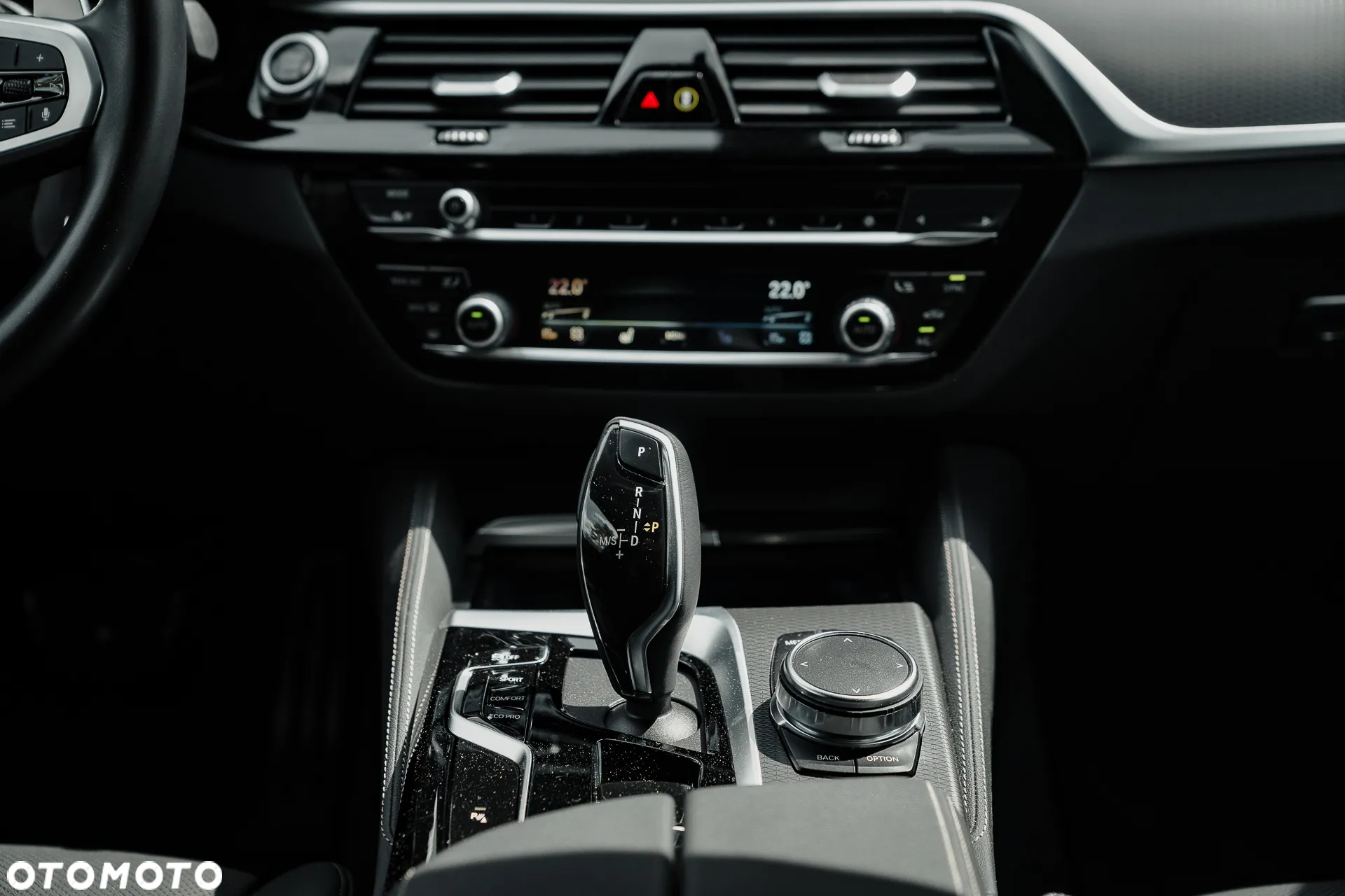 BMW Seria 5 520d xDrive Touring M Sport Edition - 22