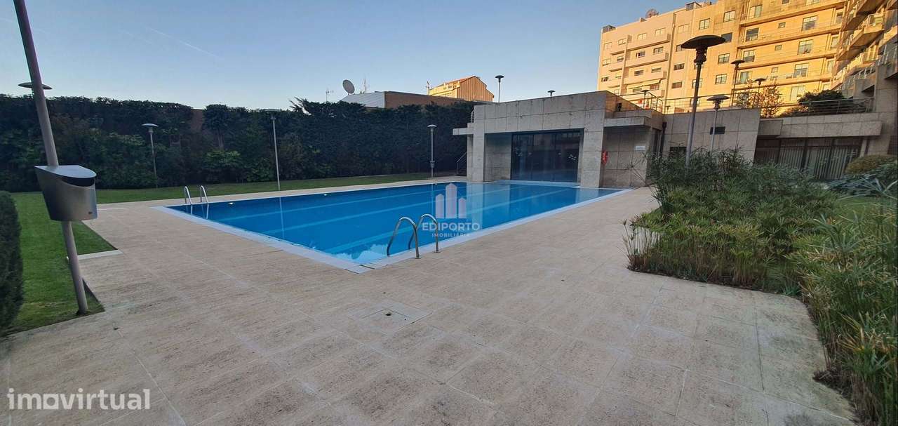 Apartamento T3  junto à Av. da República e perto do Metro de Santo Oví - Grande imagem: 3/26