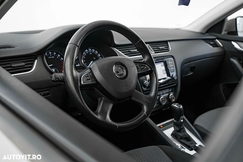 Skoda Octavia 1.6 TDI STYLE DSG - 16