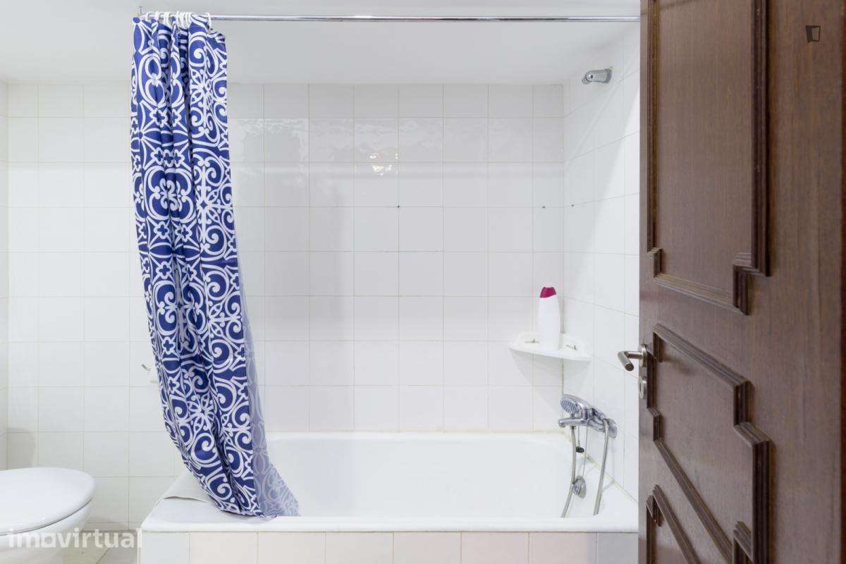 Quarto - localizado em Paranhos Porto - Grande imagem: 3/17