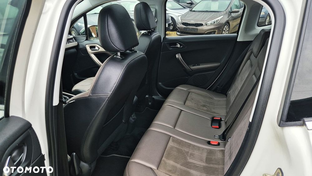 Peugeot 2008 1.6 VTi Allure - 31